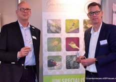 Ronald Vervloed van Gebr. Everleens en Martin Zuijderwijk van Bioline. Ze lichten de productie van Bioline uit dit jaar. 